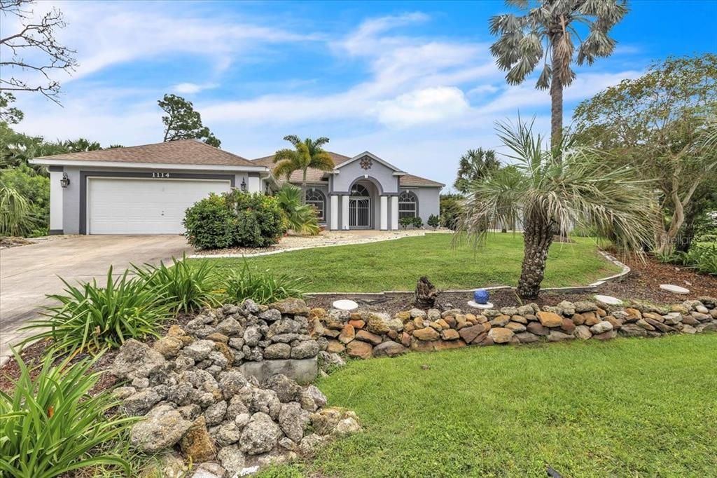 For Sale: $1,000,000 (3 beds, 2 baths, 2603 Square Feet)