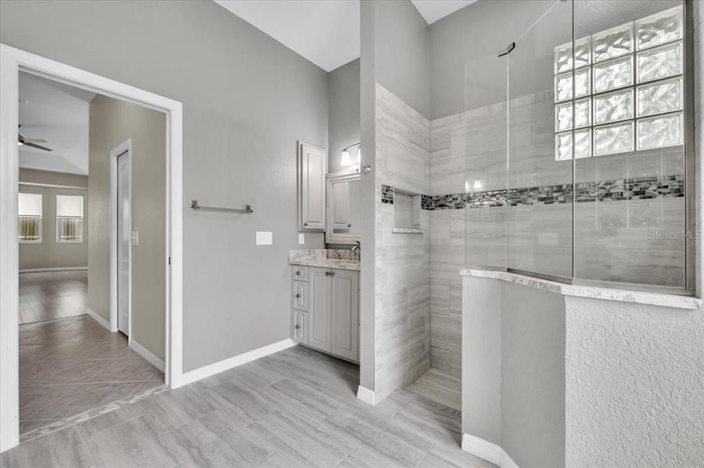 For Sale: $1,000,000 (3 beds, 2 baths, 2603 Square Feet)