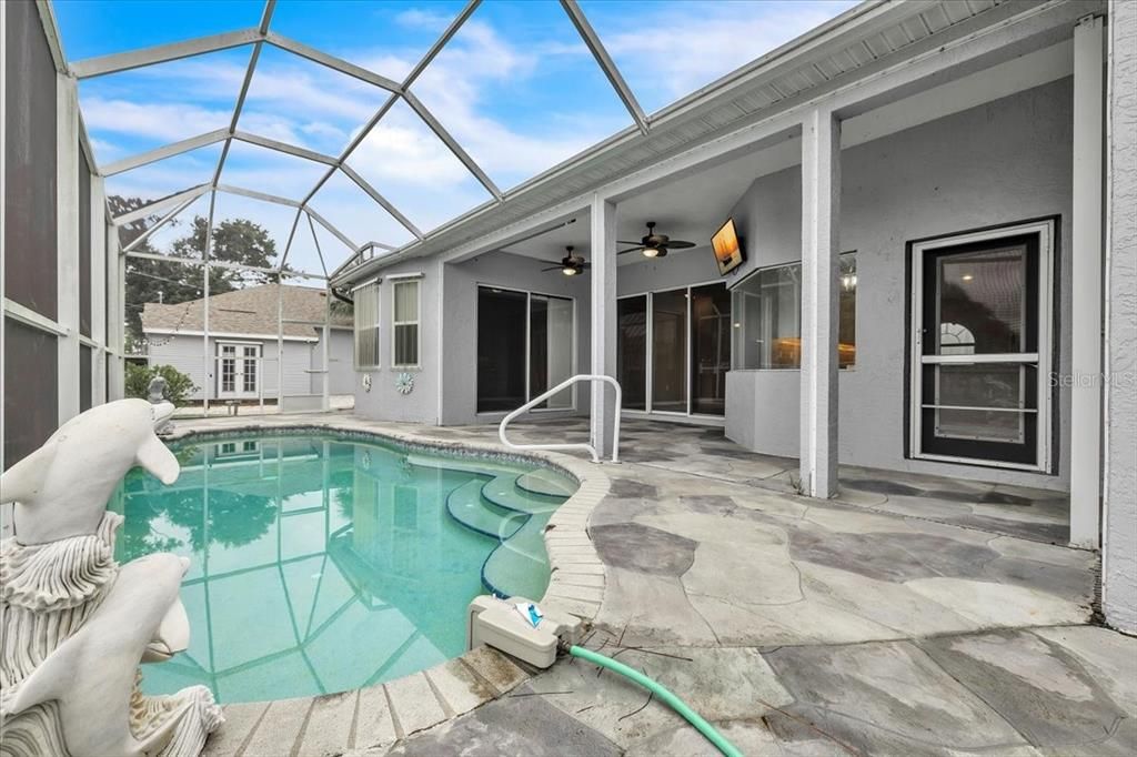 For Sale: $1,000,000 (3 beds, 2 baths, 2603 Square Feet)