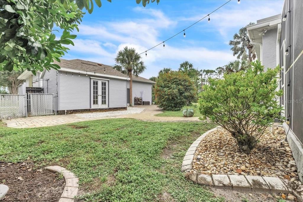 For Sale: $1,000,000 (3 beds, 2 baths, 2603 Square Feet)