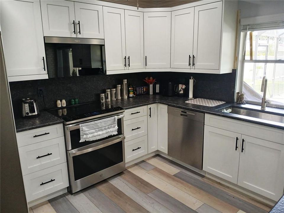 For Rent: $4,900 (3 beds, 2 baths, 2035 Square Feet)