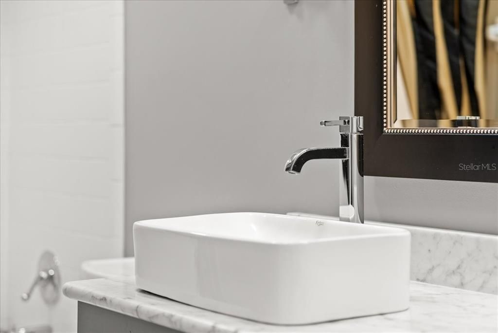 合同活跃: $250,000 (2 贝兹, 2 浴室, 1573 平方英尺)