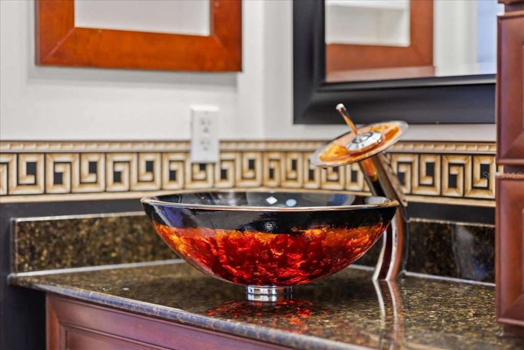 合同活跃: $250,000 (2 贝兹, 2 浴室, 1573 平方英尺)