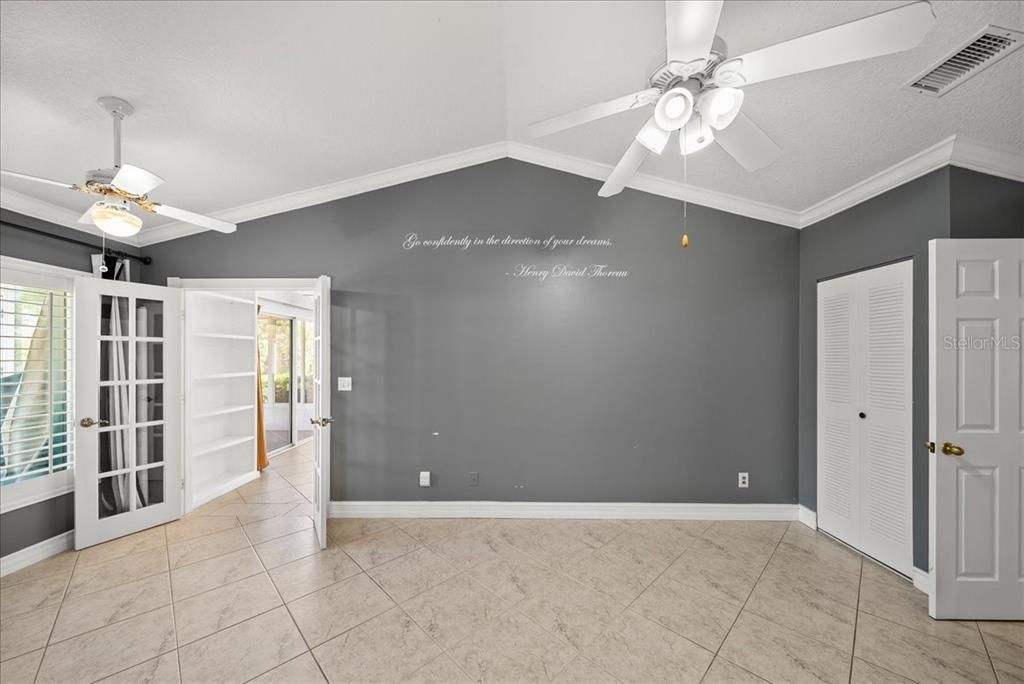 合同活跃: $250,000 (2 贝兹, 2 浴室, 1573 平方英尺)