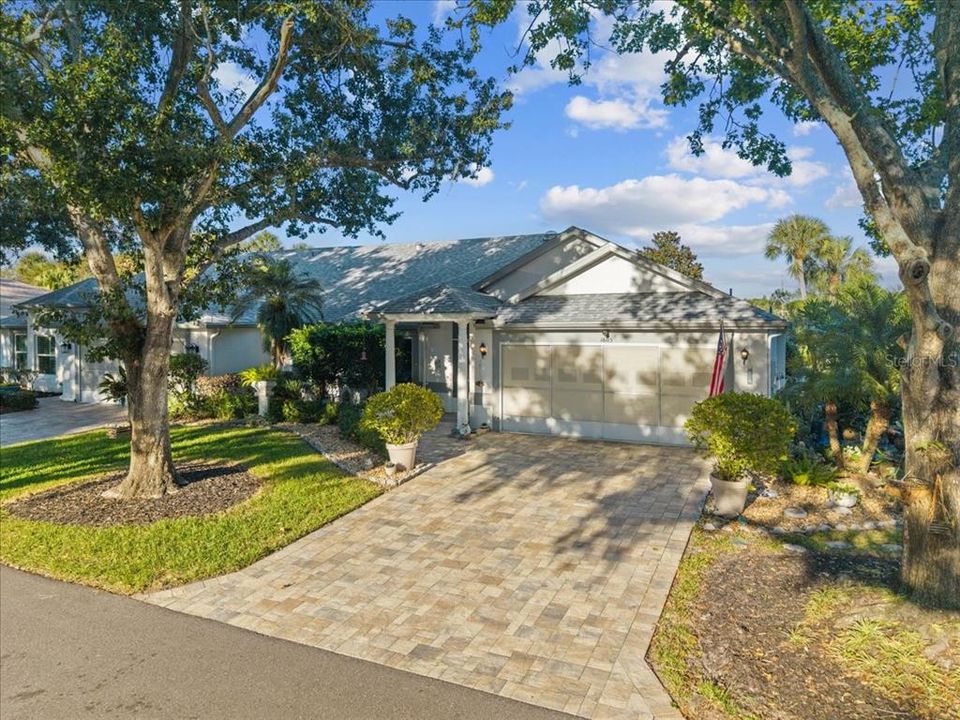 合同活跃: $250,000 (2 贝兹, 2 浴室, 1573 平方英尺)