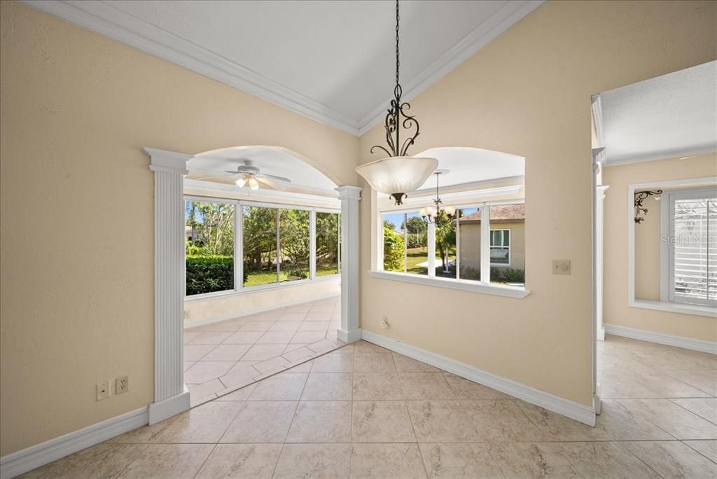 合同活跃: $250,000 (2 贝兹, 2 浴室, 1573 平方英尺)