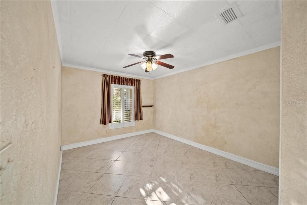 合同活跃: $250,000 (2 贝兹, 2 浴室, 1573 平方英尺)