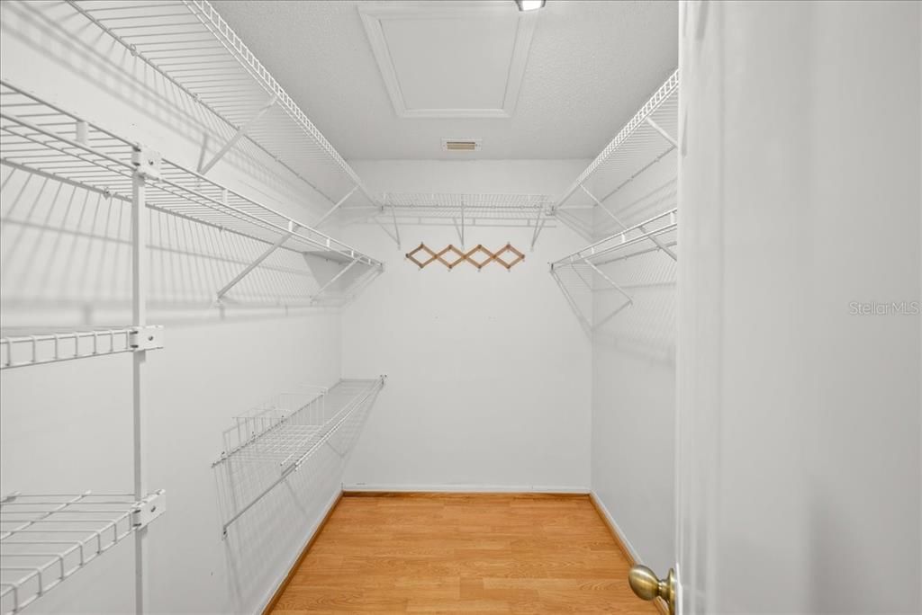 合同活跃: $250,000 (2 贝兹, 2 浴室, 1573 平方英尺)