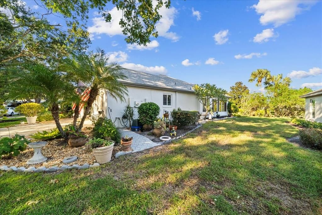 合同活跃: $250,000 (2 贝兹, 2 浴室, 1573 平方英尺)