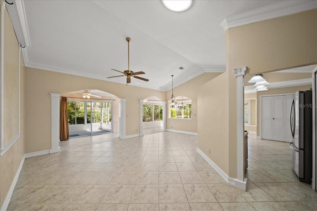 合同活跃: $250,000 (2 贝兹, 2 浴室, 1573 平方英尺)