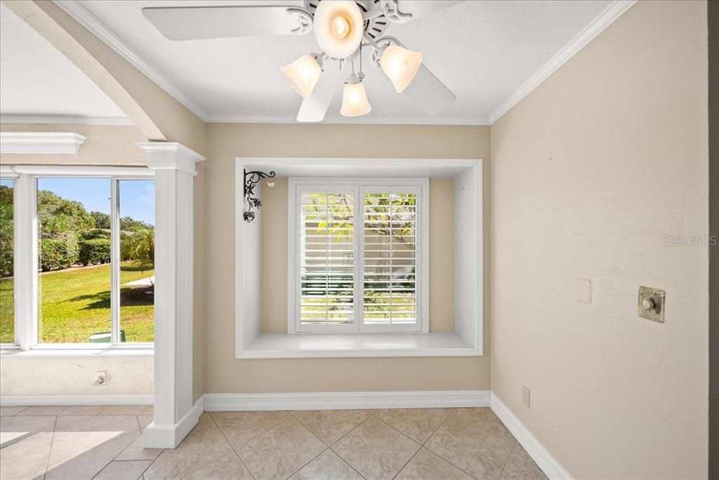 合同活跃: $250,000 (2 贝兹, 2 浴室, 1573 平方英尺)