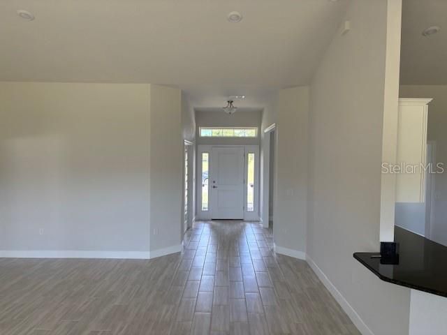 Под контрактом: $349,250 (4 спален, 2 ванн, 2169 Квадратных фут)