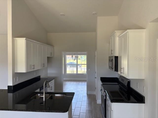 Под контрактом: $349,250 (4 спален, 2 ванн, 2169 Квадратных фут)