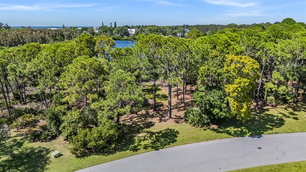 待售: $375,000 (0.35 acres)