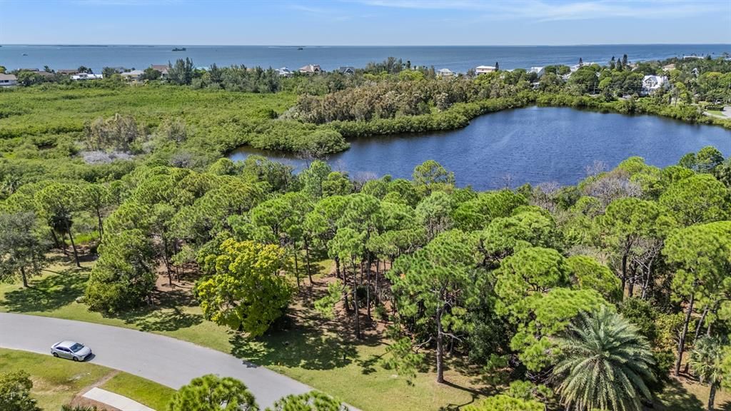 待售: $375,000 (0.35 acres)