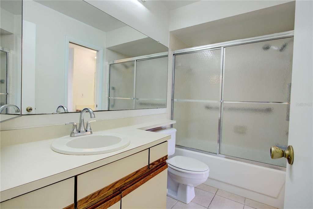 待售: $439,000 (2 贝兹, 1 浴室, 1098 平方英尺)