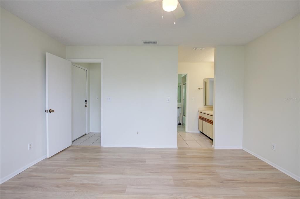 待售: $439,000 (2 贝兹, 1 浴室, 1098 平方英尺)