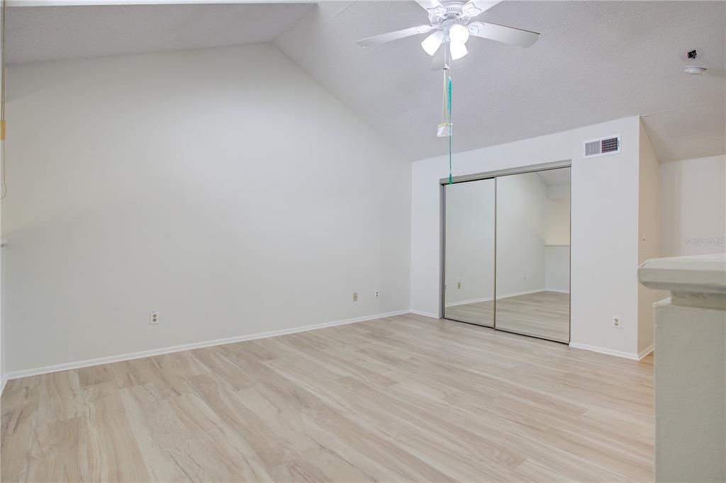 待售: $439,000 (2 贝兹, 1 浴室, 1098 平方英尺)