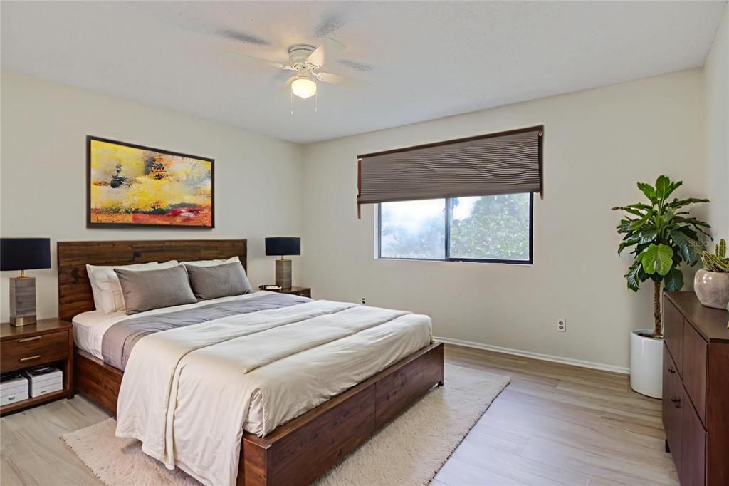 待售: $439,000 (2 贝兹, 1 浴室, 1098 平方英尺)