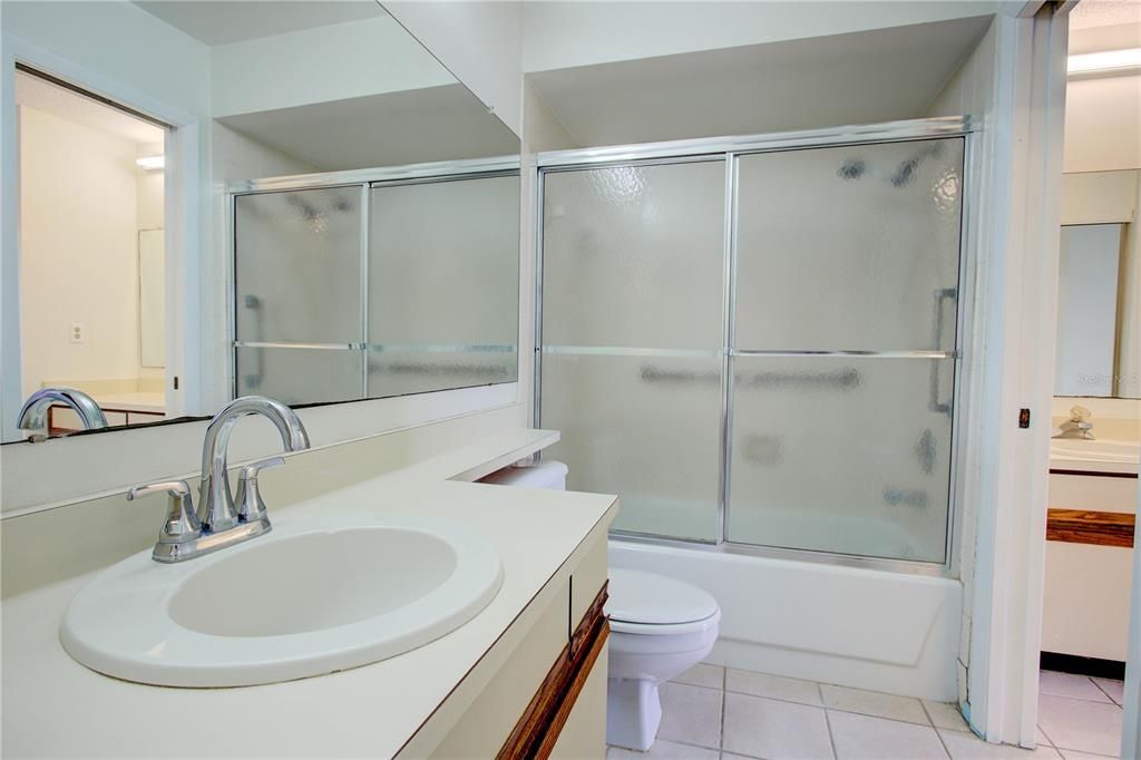 待售: $439,000 (2 贝兹, 1 浴室, 1098 平方英尺)