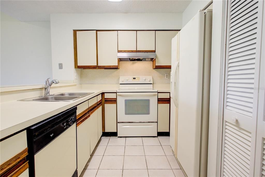 待售: $439,000 (2 贝兹, 1 浴室, 1098 平方英尺)