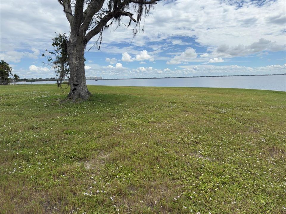 En Venta: $920,000 (0.63 acres)