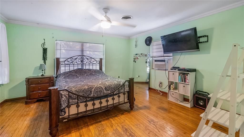 For Sale: $350,000 (3 beds, 2 baths, 2159 Square Feet)