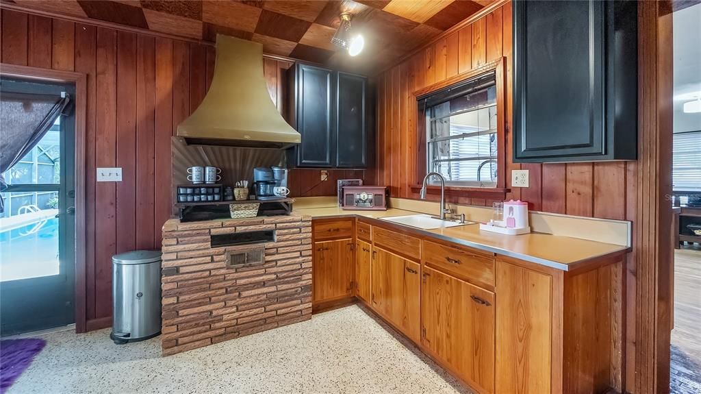 For Sale: $350,000 (3 beds, 2 baths, 2159 Square Feet)