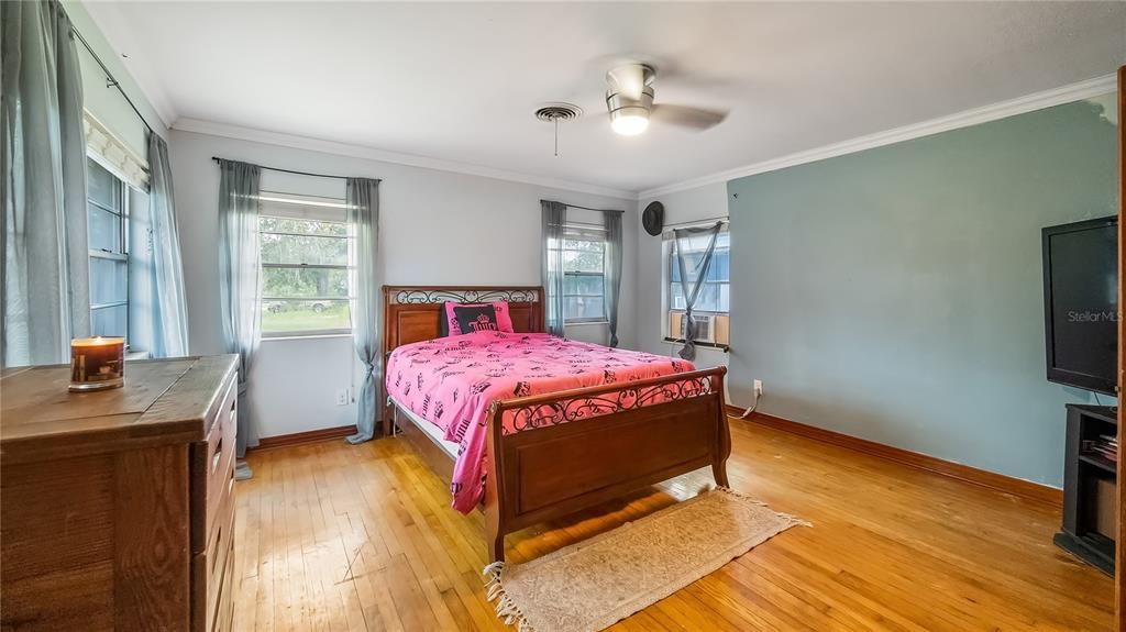 For Sale: $350,000 (3 beds, 2 baths, 2159 Square Feet)