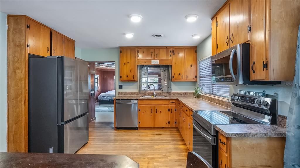 For Sale: $350,000 (3 beds, 2 baths, 2159 Square Feet)