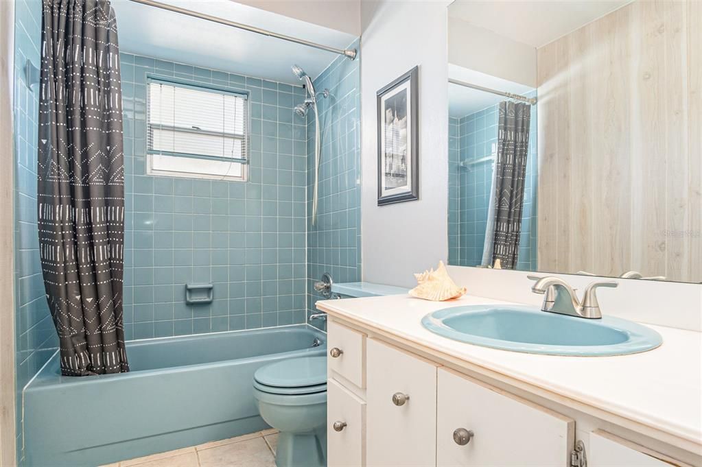 Под контрактом: $325,000 (3 спален, 2 ванн, 1694 Квадратных фут)