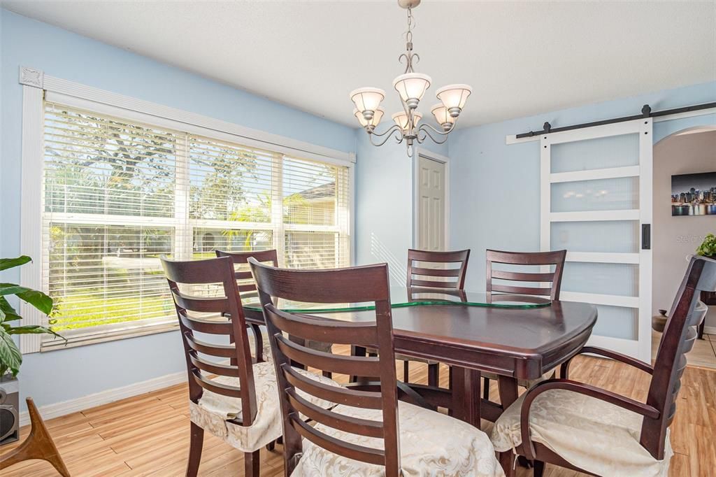 Под контрактом: $325,000 (3 спален, 2 ванн, 1694 Квадратных фут)