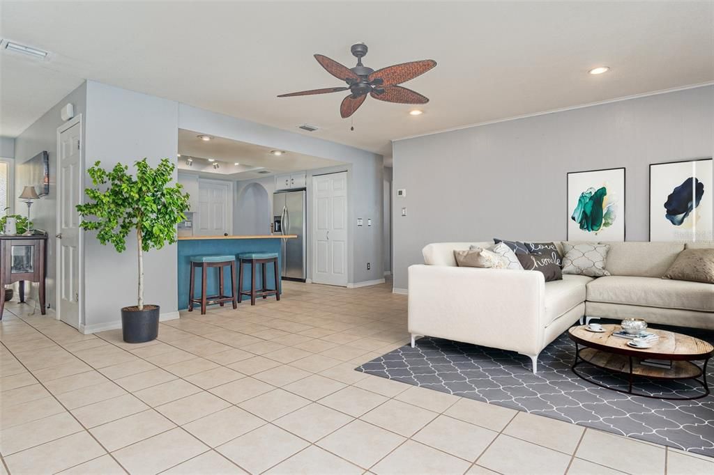 Под контрактом: $325,000 (3 спален, 2 ванн, 1694 Квадратных фут)