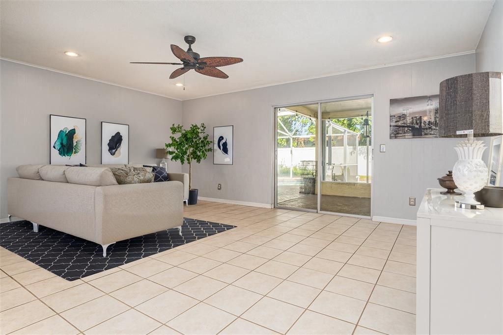 Под контрактом: $325,000 (3 спален, 2 ванн, 1694 Квадратных фут)