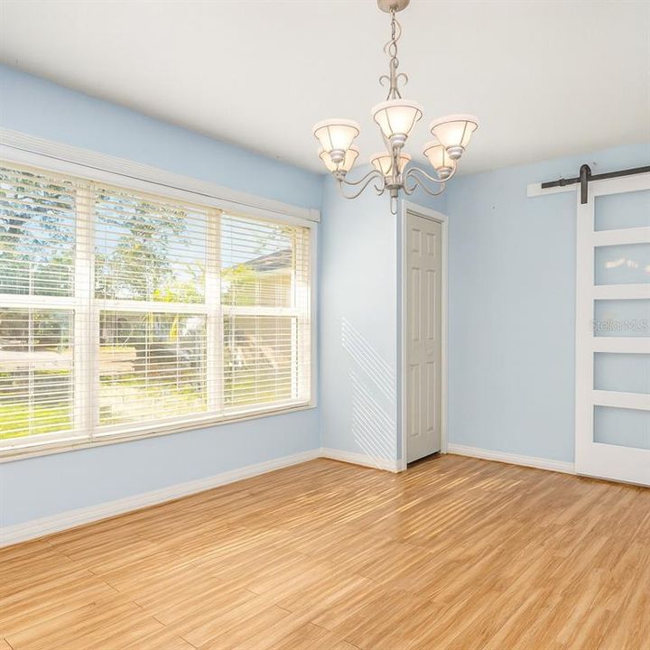 Под контрактом: $325,000 (3 спален, 2 ванн, 1694 Квадратных фут)