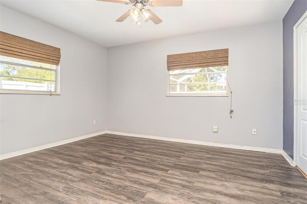 Под контрактом: $325,000 (3 спален, 2 ванн, 1694 Квадратных фут)