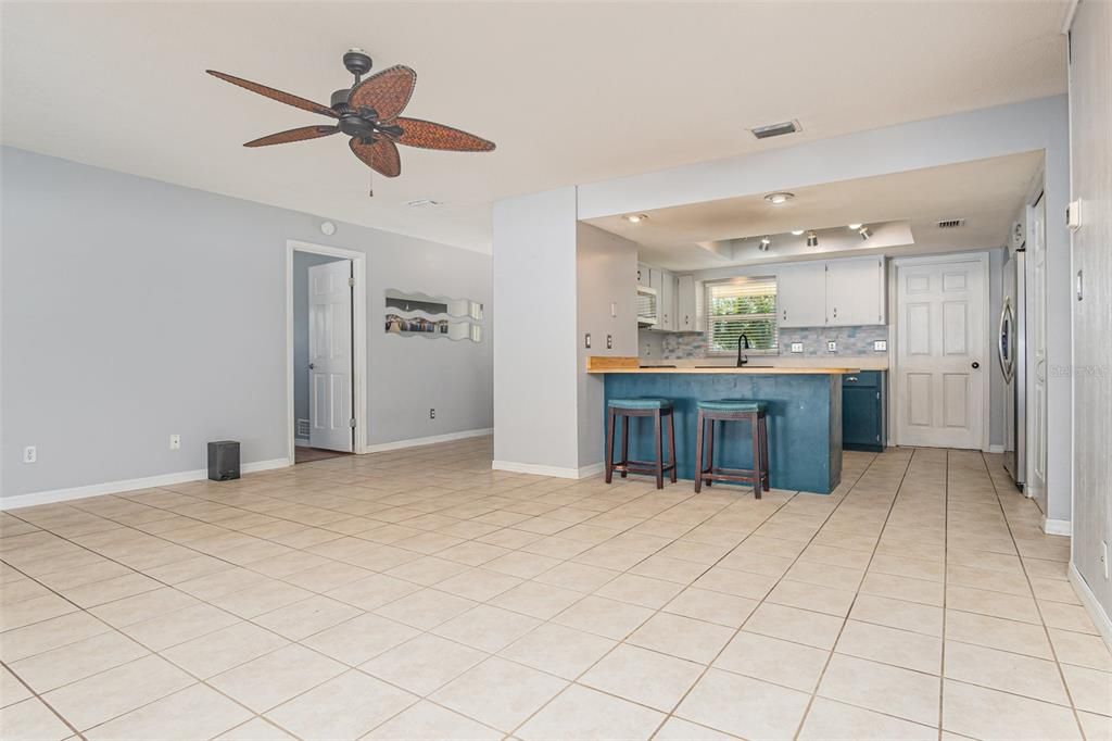 Под контрактом: $325,000 (3 спален, 2 ванн, 1694 Квадратных фут)