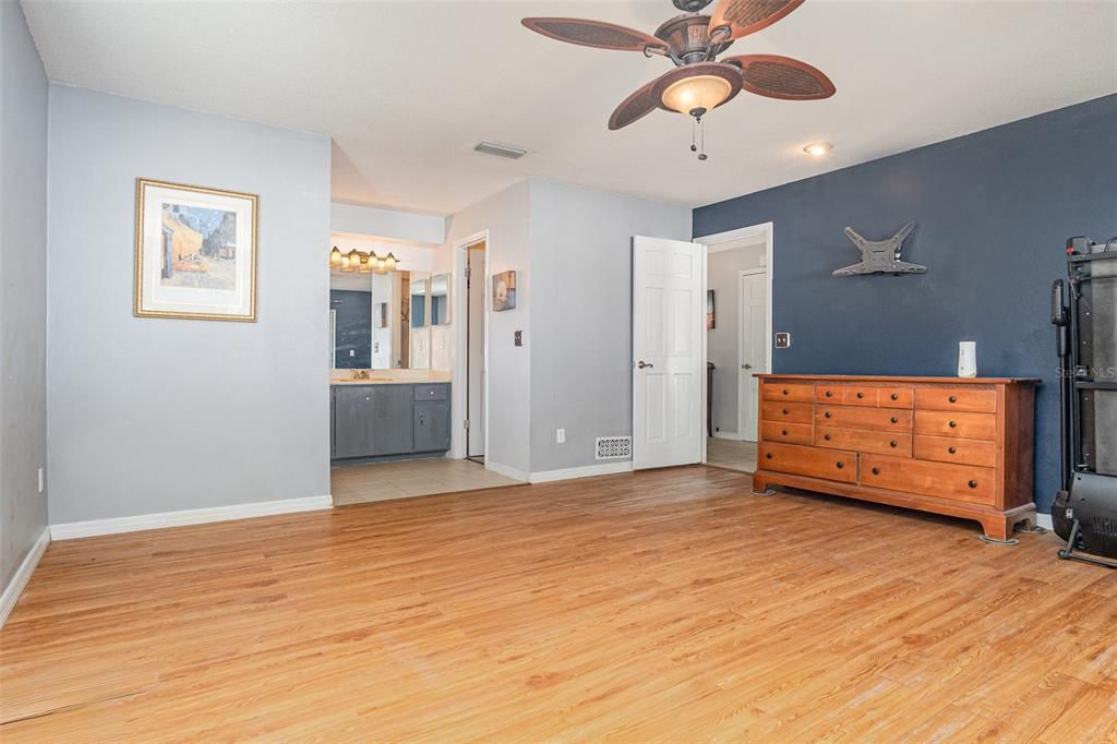 Под контрактом: $325,000 (3 спален, 2 ванн, 1694 Квадратных фут)