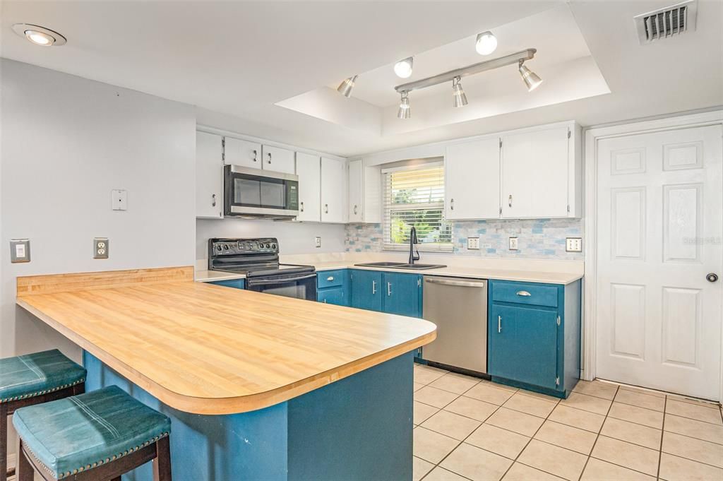 Под контрактом: $325,000 (3 спален, 2 ванн, 1694 Квадратных фут)