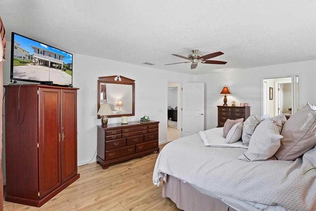 待售: $820,000 (3 贝兹, 2 浴室, 2101 平方英尺)