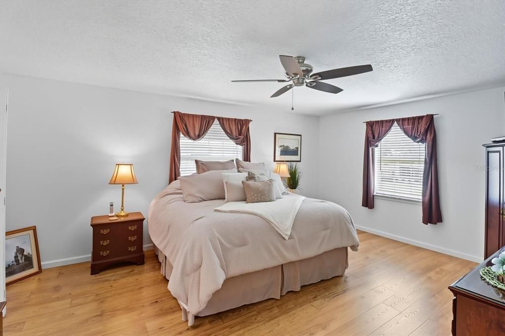 待售: $820,000 (3 贝兹, 2 浴室, 2101 平方英尺)