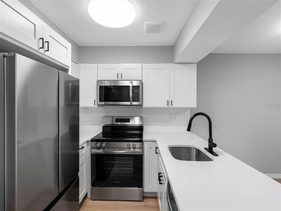 待售: $225,000 (2 贝兹, 2 浴室, 1118 平方英尺)