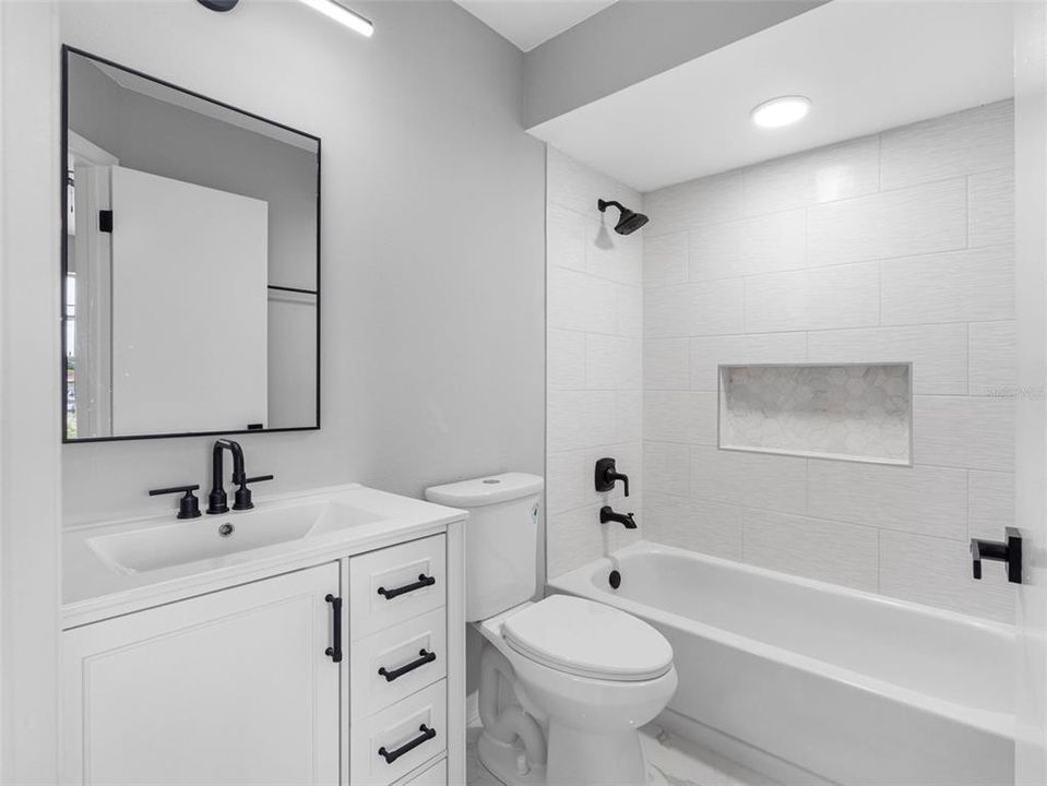 待售: $225,000 (2 贝兹, 2 浴室, 1118 平方英尺)