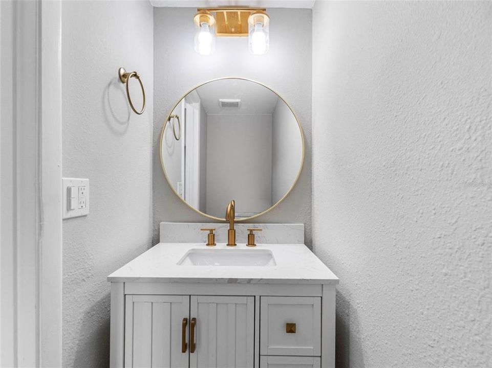 待售: $225,000 (2 贝兹, 2 浴室, 1118 平方英尺)