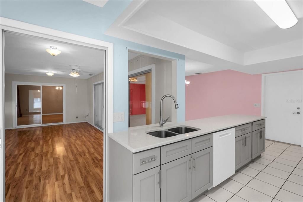 For Sale: $298,900 (2 beds, 2 baths, 1646 Square Feet)