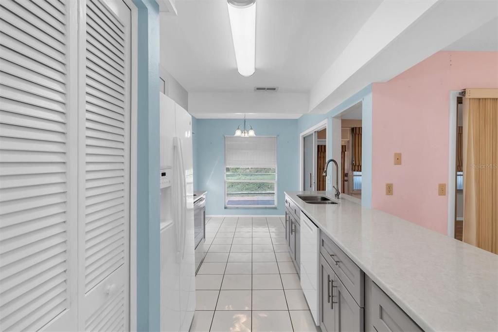 For Sale: $298,900 (2 beds, 2 baths, 1646 Square Feet)