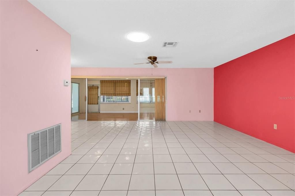 For Sale: $298,900 (2 beds, 2 baths, 1646 Square Feet)