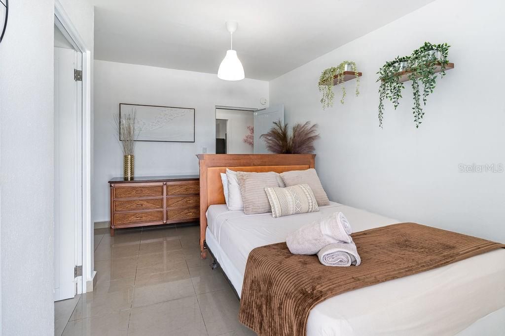 For Sale: $231,500 (2 beds, 2 baths, 1000 Square Feet)