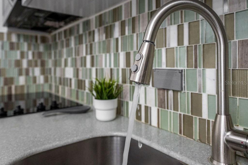 For Sale: $231,500 (2 beds, 2 baths, 1000 Square Feet)