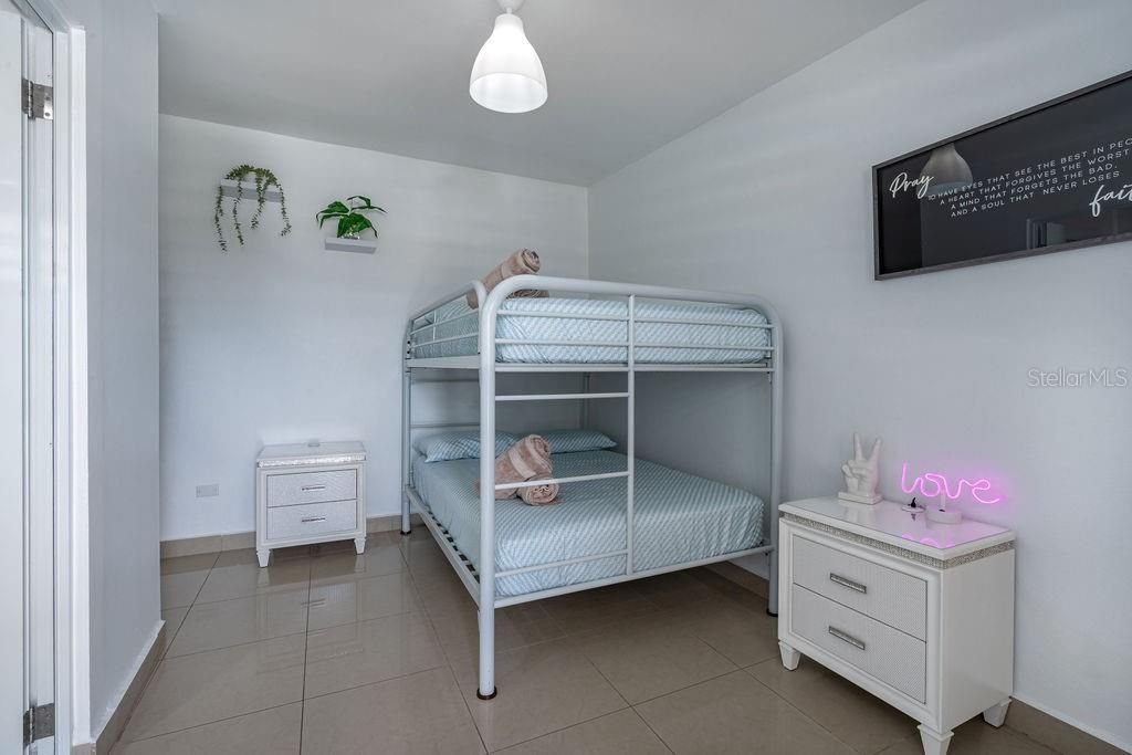 For Sale: $231,500 (2 beds, 2 baths, 1000 Square Feet)